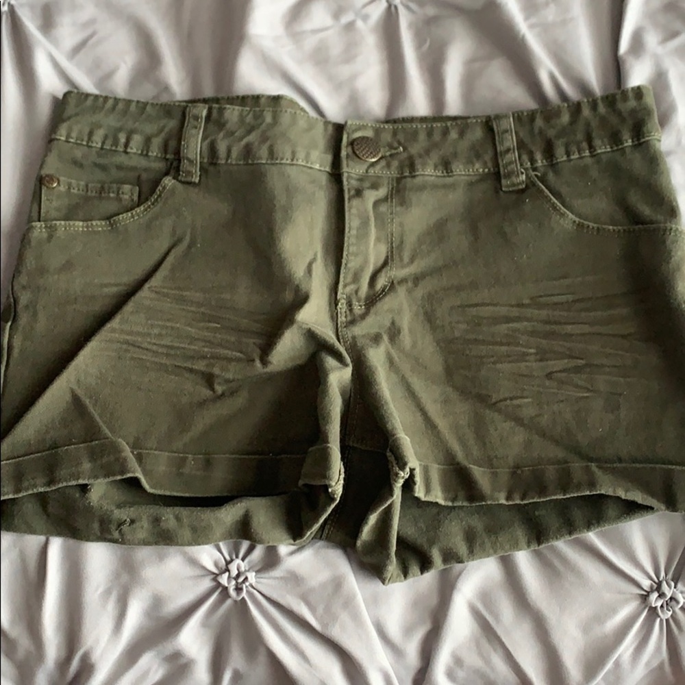 ARMY GREEN SHORTS